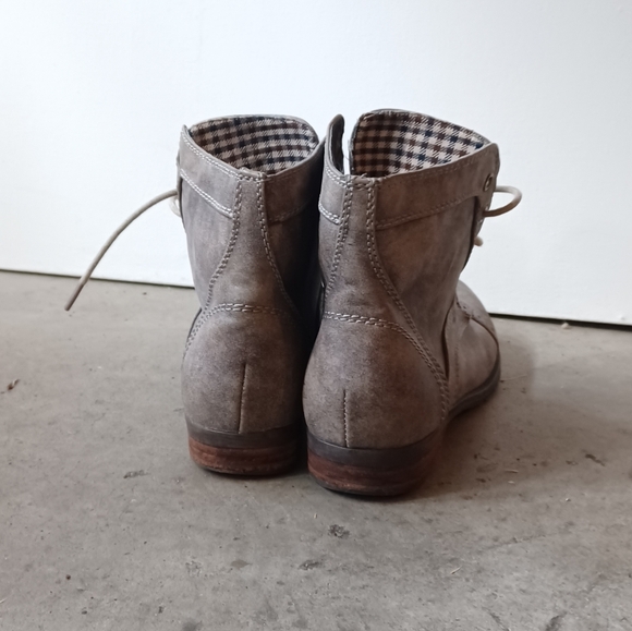 G.H. Bass & Co. Pamela Boots - Picture 5 of 9